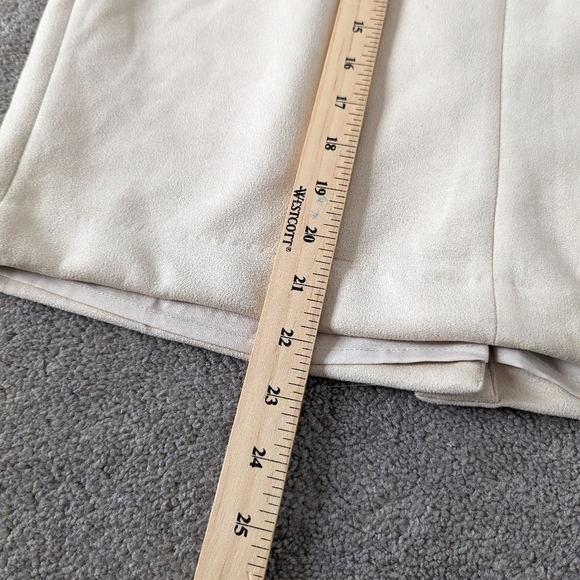 DKNY Elegant Cream Tailored Skirt with Zipper Accents, Size XL - Picture 11 of 11